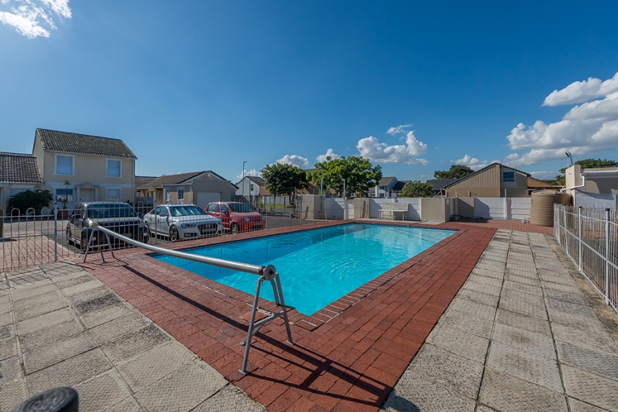 2 Bedroom Property for Sale in Thornton Western Cape